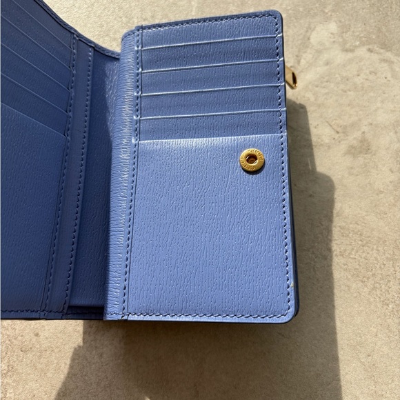 Gucci Script Zip Around Wallet NWOT - Picture 5 of 9